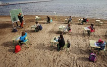 Lớp học trên bãi biển ở Tây Ban Nha