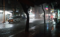 Sài Gòn tháng 10 'sáng nắng chiều mưa', có người sổ mũi lại tưởng mình... COVID