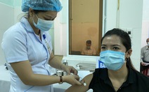 Quảng Nam tiêm 8.400 liều vắc xin COVID-19 cho lực lượng tuyến đầu chống dịch