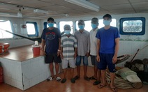 2 tàu lặng lẽ trên biển Tây đảo Phú Quốc, thì ra tất cả thuyền viên né dịch từ Campuchia về