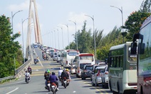 Đường về miền Tây kẹt cứng từ sáng đến chiều