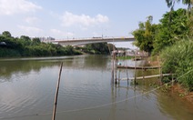 Nhiều người Việt bơi qua sông để nhập cảnh trái phép ở An Giang