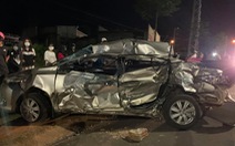 Xe tải tông ngang hông, dúm dó xe hơi, nữ tài xế xe hơi chết trong xe