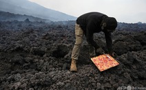 Bánh pizza nướng bằng hơi nóng dung nham núi lửa