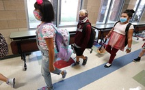 CDC Mỹ khuyến nghị tiếp tục đeo khẩu trang ở trường học