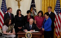 Tổng thống Mỹ ký ban hành luật chống thù hận người gốc Á