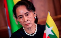 Bà Aung San Suu Kyi lần đầu xuất hiện tại tòa