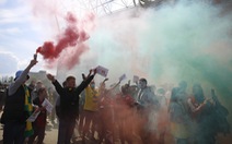 Trận Man Utd - Liverpool bị hoãn vì cổ động viên bạo loạn