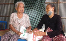 Cụ già 80 tuổi bán rau kiếm tiền tặng người nghèo