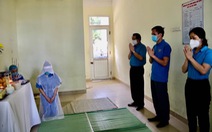 Bệnh viện lập bàn thờ trong khu cách ly để nữ điều dưỡng chịu tang mẹ
