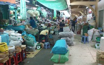 Chợ ế, các tiểu thương bán hàng qua Zalo, 'tiền vào tài khoản là hàng ship tận nhà'