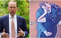 Vụ rò rỉ video bộ trưởng Anh ôm hôn trợ lý: Camera giấu trong máy báo khói