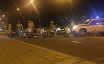 Bị CSGT vây bắt, nhóm 'quái xế' vứt xe nhảy kênh