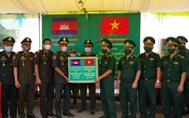 Biên phòng An Giang hỗ trợ Campuchia gần 2 tỉ đồng chống dịch COVID-19