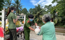 Công an An Giang tặng 110 tấn gạo cho người nghèo