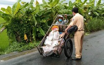 Giám đốc công an tỉnh gửi thư khen thiếu tá CSGT tặng tiền, mì cho cụ bà nhặt ve chai