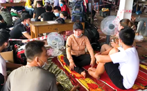 Video: Chiều 28-7, hàng ngàn người về quê vạ vật chờ qua chốt tại Thừa Thiên Huế