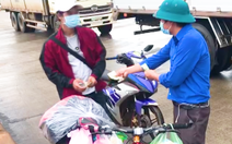 Video: Thanh niên đạp xe 3 ngày từ TP.HCM về Đắk Lắk chỉ nhận một nửa hỗ trợ, còn lại nhường người khác