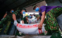 Tàu hỏa chở 300 tấn hàng nhu yếu phẩm người dân tỉnh Hòa Bình gửi tặng TP.HCM