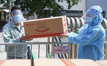 Hàng trăm túi hàng ‘0 đồng’ đến tay công nhân Hà Nội ở trong khu phong tỏa