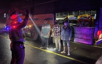 7 người trốn trong thùng xe, chui lưng ghế cabin xe tải vào Đà Lạt