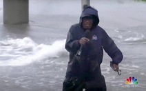 Phóng viên kỳ cựu 67 tuổi tác nghiệp giữa bão gây tranh cãi tại Mỹ
