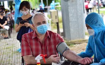 Người nước ngoài được tiêm vắc xin tại TP.HCM: Cảm ơn Việt Nam quan tâm đến chúng tôi!