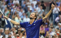 Thua 'trắng' Medvedev, Djokovic chưa thể vượt mặt Federer và Nadal
