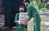 Bộ tư lệnh TP.HCM tặng quà giúp Kiên Giang chống dịch