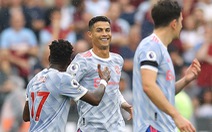 Ronaldo lập công, De Gea cản phạt đền giúp Man Utd ngược dòng kịch tính