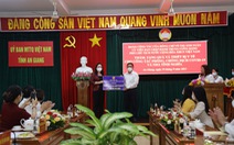 Phó chủ tịch nước tặng 5.000 kit xét nghiệm và 5 nhà tình nghĩa cho An Giang