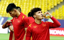 Đội tuyển Việt Nam làm quen với sân thi đấu King Saud University