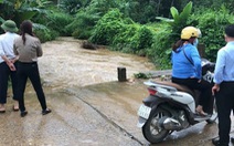 Bị ngã khi đi qua ngầm tràn, học sinh lớp 3 bị lũ cuốn tử vong