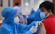 Đã tiêm, nếu được ra đường vẫn lo...