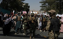 Taliban xả súng chỉ thiên giải tán người biểu tình