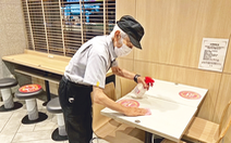 Cụ ông Nhật nổi tiếng vì đi làm phục vụ bàn ở tuổi 93