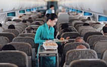 Vietnam Airlines khôi phục dịch vụ trà, cà phê, sữa, nước hoa quả trên máy bay