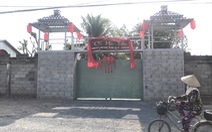 ‘Cổ Mộc Trấn’ tạm thời đóng cửa, tháo bỏ hai hàng chữ tiếng Trung
