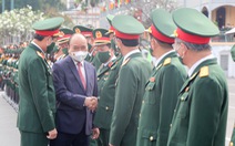Chủ tịch nước Nguyễn Xuân Phúc chúc Tết Công an và Bộ tư lệnh TP.HCM