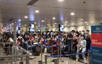 Sân bay Tân Sơn Nhất lại chật ních người về quê đón Tết