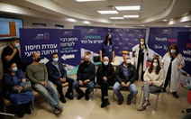 Israel bắt đầu tiêm mũi 4, Omicron gây 'sóng thần' ở Mỹ