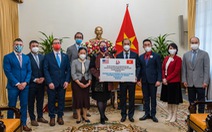 Việt Nam tặng Mỹ 100.000 USD khắc phục hậu quả thiên tai