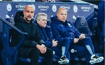 HLV Guardiola mắc COVID-19, 21 thành viên của Manchester City bị cách ly