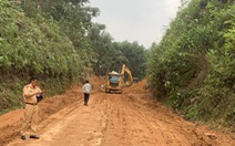 Sạt lở nghiêm trọng ở đèo Kim Quy, Thừa Thiên Huế - ‘tạm đóng’ quốc lộ 49