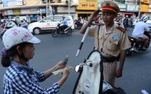 Đề xuất cảnh sát giao thông không phải chào người vi phạm có hành vi cản trở, thiếu văn hóa