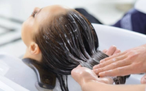 Thuốc duỗi tóc làm tăng nguy cơ mắc ung thư tử cung