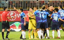 Sân Pleiku: Hoàng Anh Gia Lai vẫn chưa thắng, T. Bình Định phản ứng trọng tài dữ dội