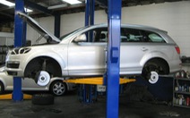 Chủ xe Audi Q7 ‘đứng hình’ khi nghe số tiền cần chi chỉ để sửa lỗi rò dầu