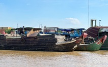 'Cát tặc' tự đánh chìm 2 tàu bơm hút cát trên sông Đồng Nai