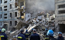 Ukraine tố Nga giội tên lửa lúc nửa đêm, san phẳng 5 chung cư, nhiều người chết